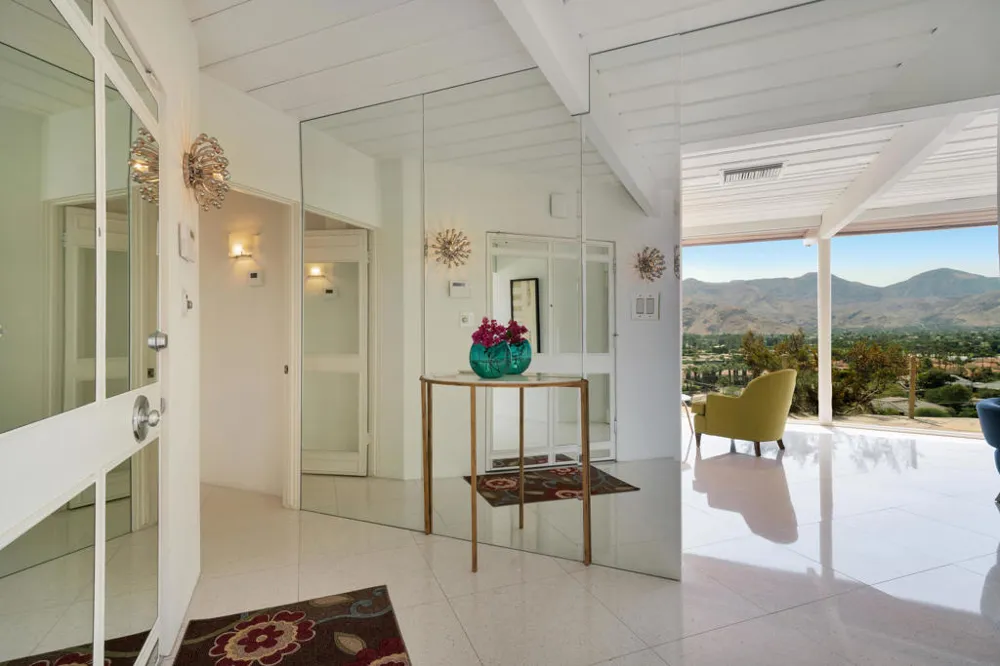 17 Cahuilla Hills Drive Palm Springs, CA 92264