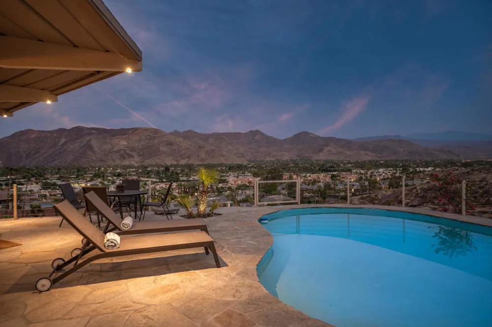 17 Cahuilla Hills Drive Palm Springs, CA 92264
