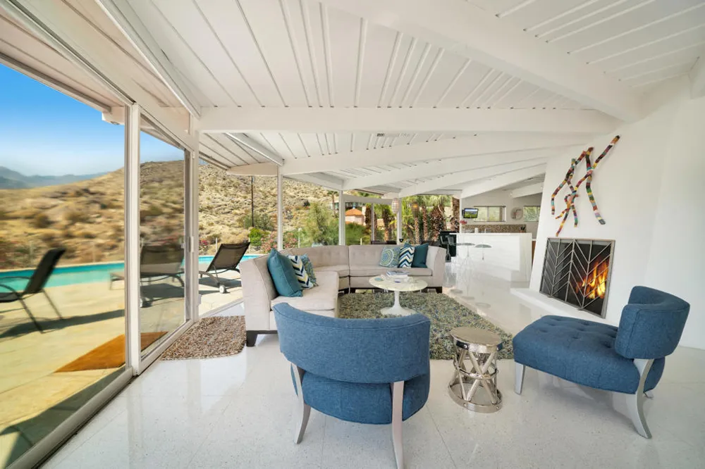 17 Cahuilla Hills Drive Palm Springs, CA 92264