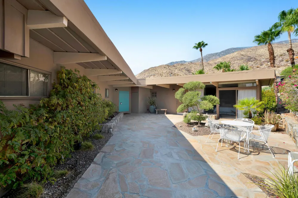 17 Cahuilla Hills Drive Palm Springs, CA 92264
