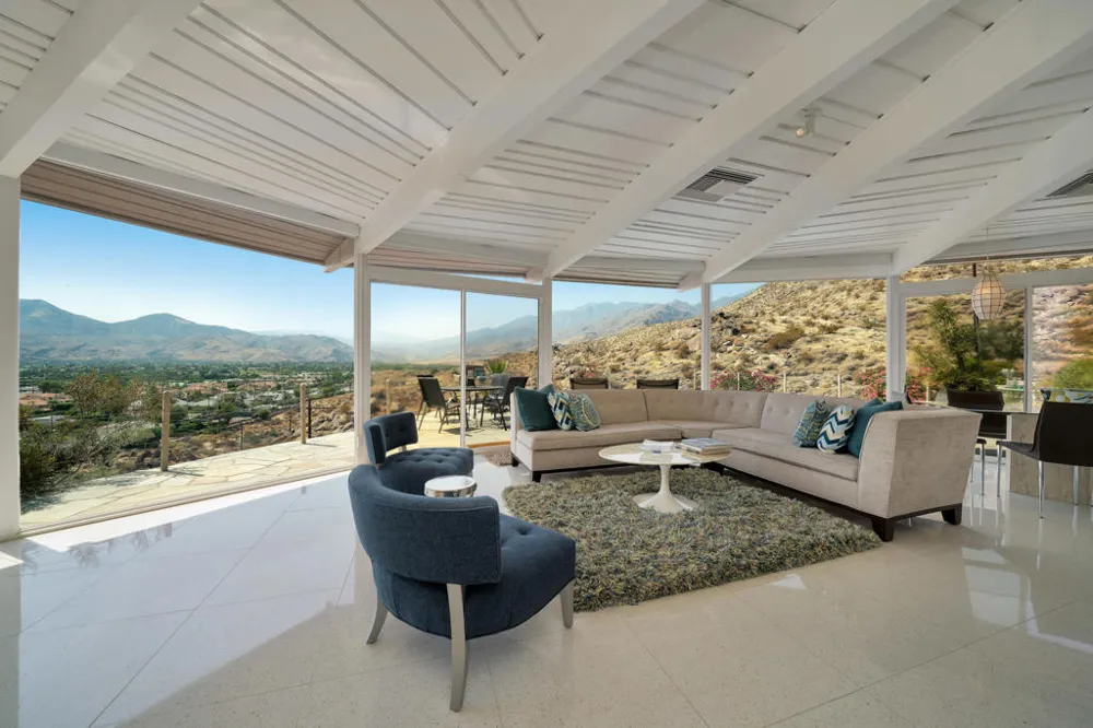 17 Cahuilla Hills Drive Palm Springs, CA 92264