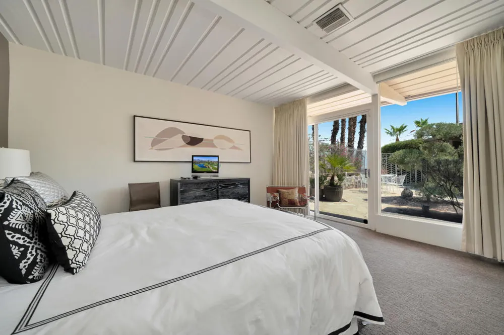 17 Cahuilla Hills Drive Palm Springs, CA 92264