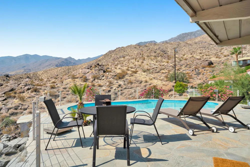 17 Cahuilla Hills Drive Palm Springs, CA 92264