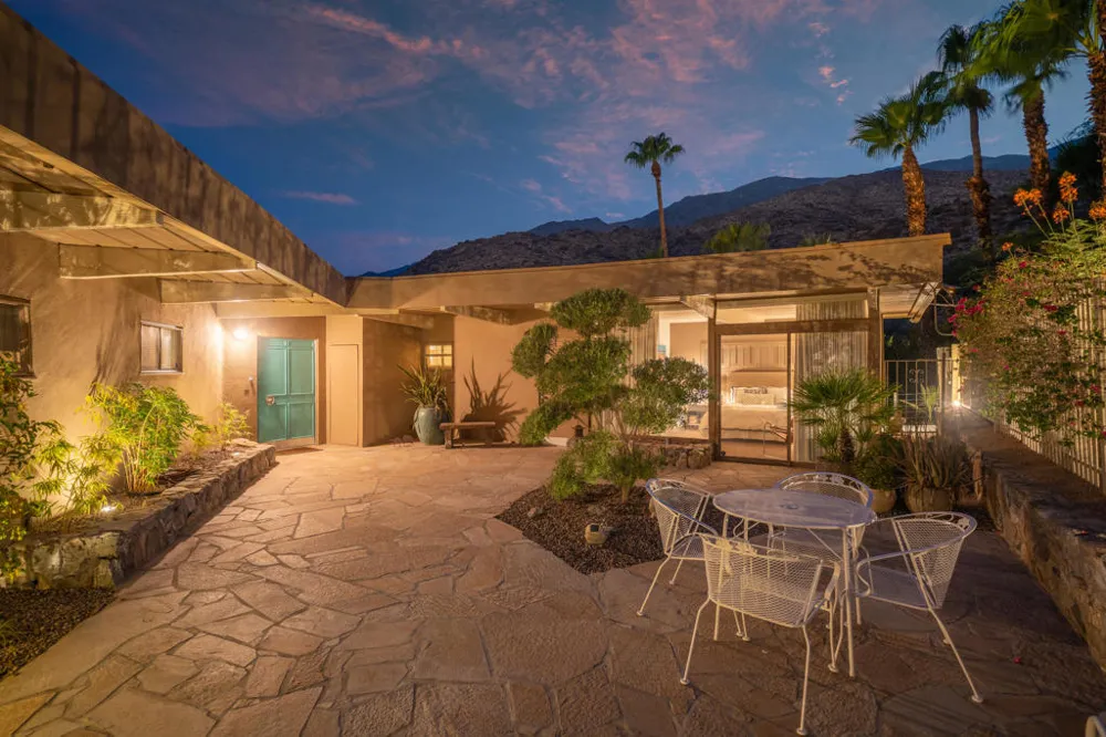 17 Cahuilla Hills Drive Palm Springs, CA 92264