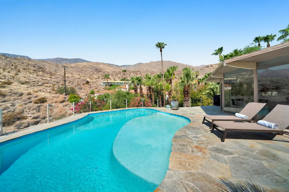 17 Cahuilla Hills Drive Palm Springs, CA 92264