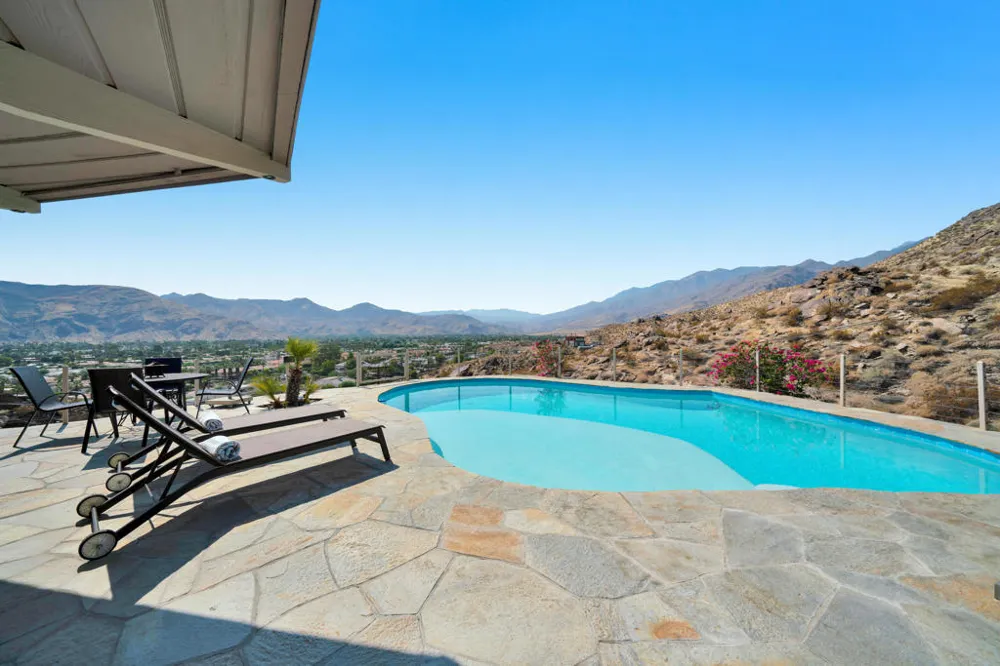 17 Cahuilla Hills Drive Palm Springs, CA 92264