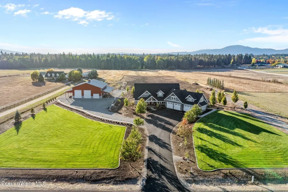 12399 Meadow Wood Lane Hayden, ID 83835