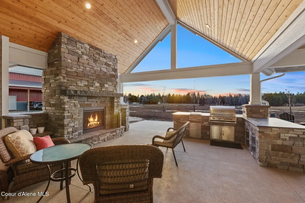 12399 Meadow Wood Lane Hayden, ID 83835