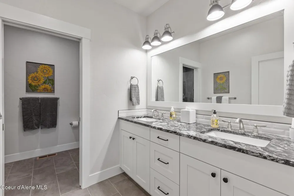 12399 Meadow Wood Lane Hayden, ID 83835