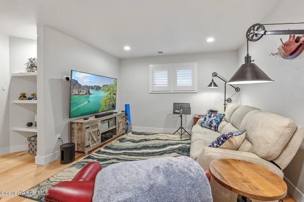 12399 Meadow Wood Lane Hayden, ID 83835