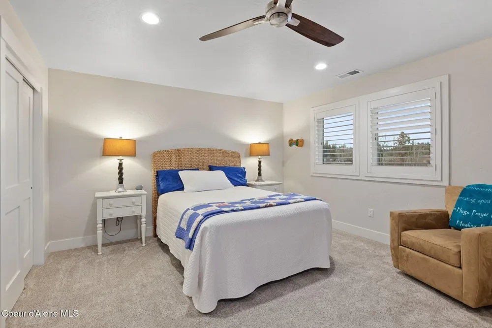 12399 Meadow Wood Lane Hayden, ID 83835