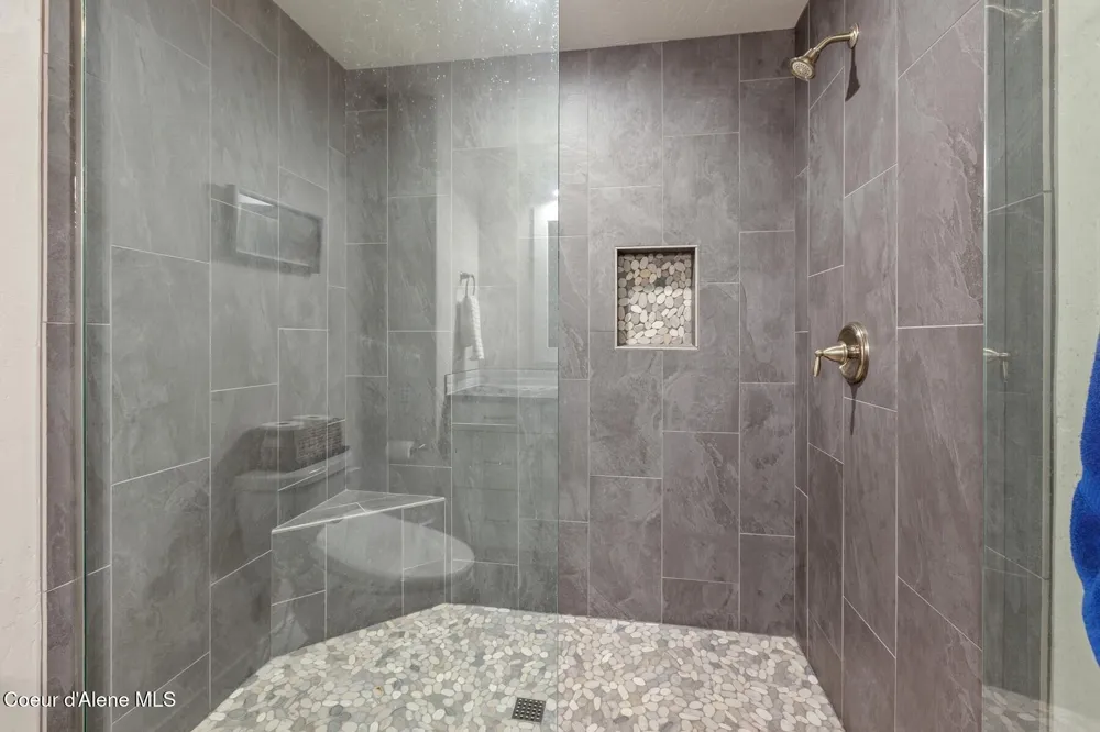 12399 Meadow Wood Lane Hayden, ID 83835