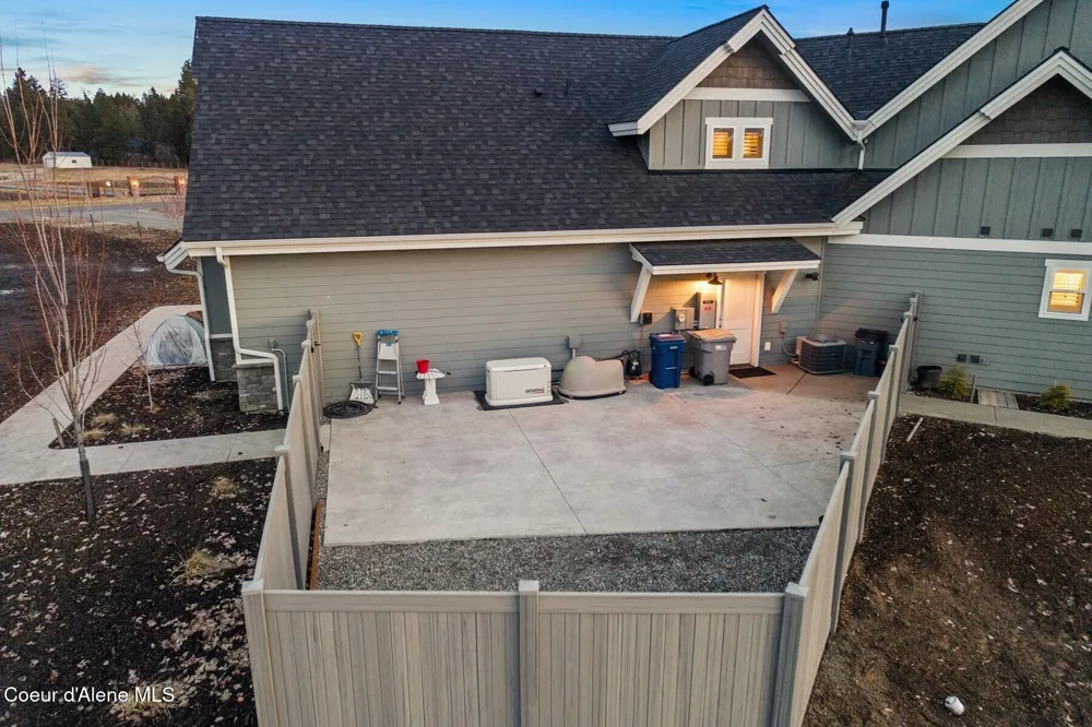 12399 Meadow Wood Lane Hayden, ID 83835
