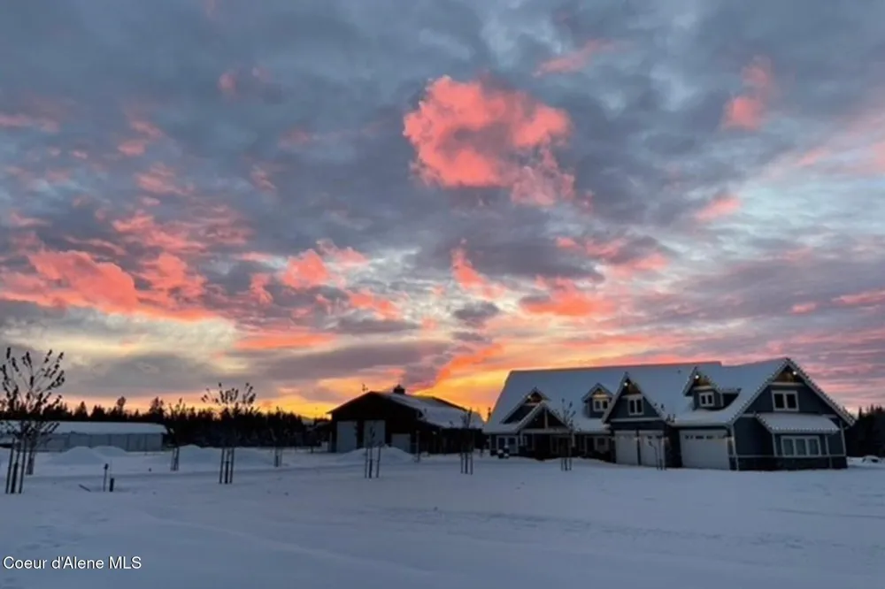 12399 Meadow Wood Lane Hayden, ID 83835