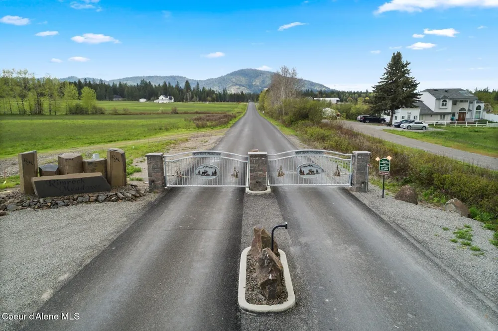 12399 Meadow Wood Lane Hayden, ID 83835