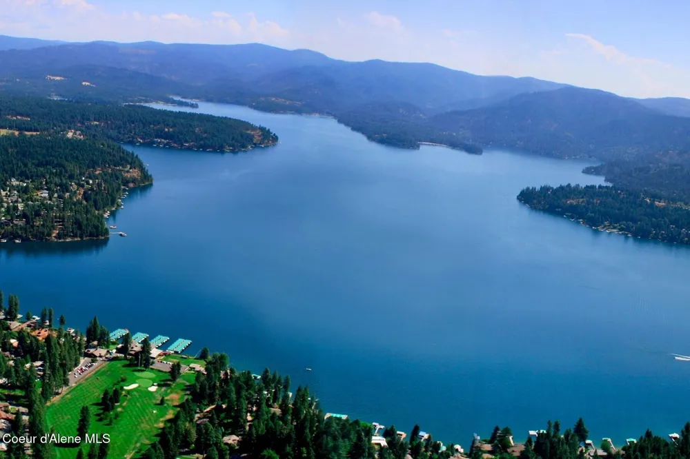 12399 Meadow Wood Lane Hayden, ID 83835