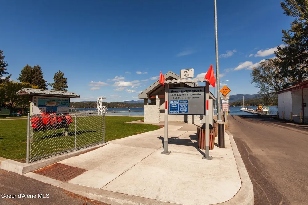 12399 Meadow Wood Lane Hayden, ID 83835