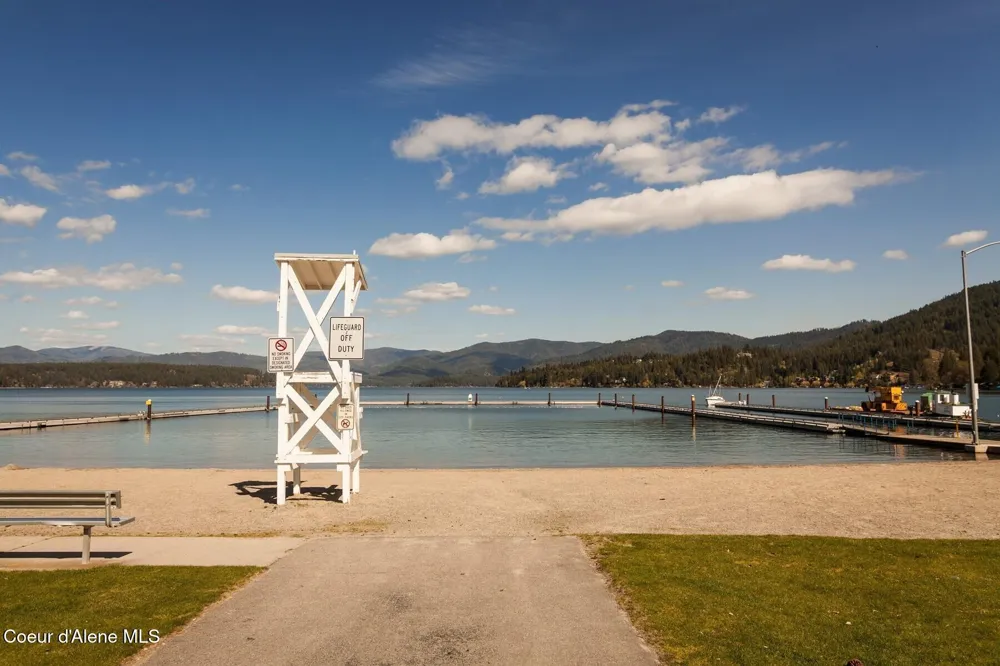 12399 Meadow Wood Lane Hayden, ID 83835