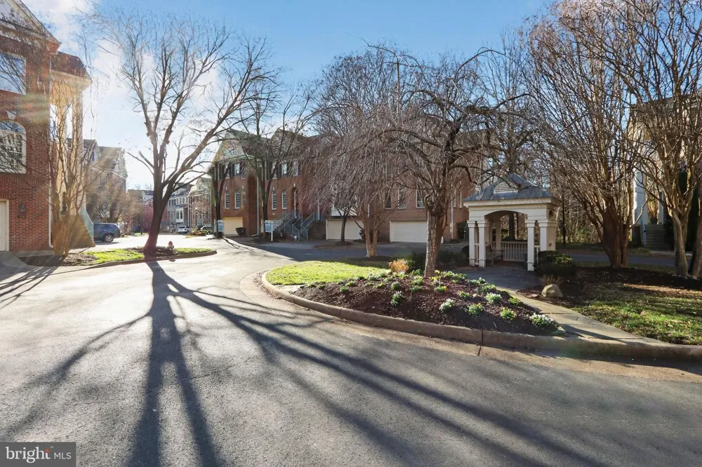 128 REES PLACE Falls Church, VA 22046
