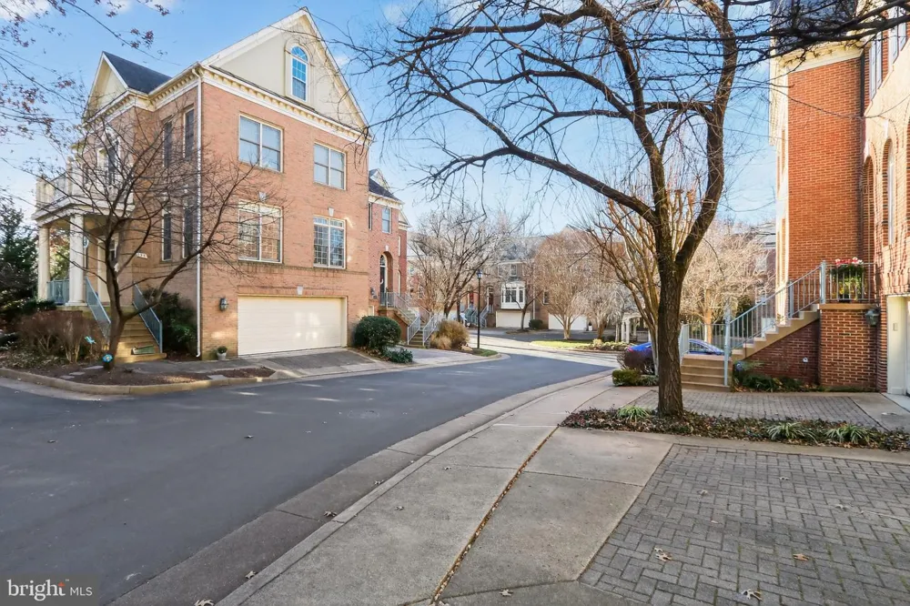 128 REES PLACE Falls Church, VA 22046