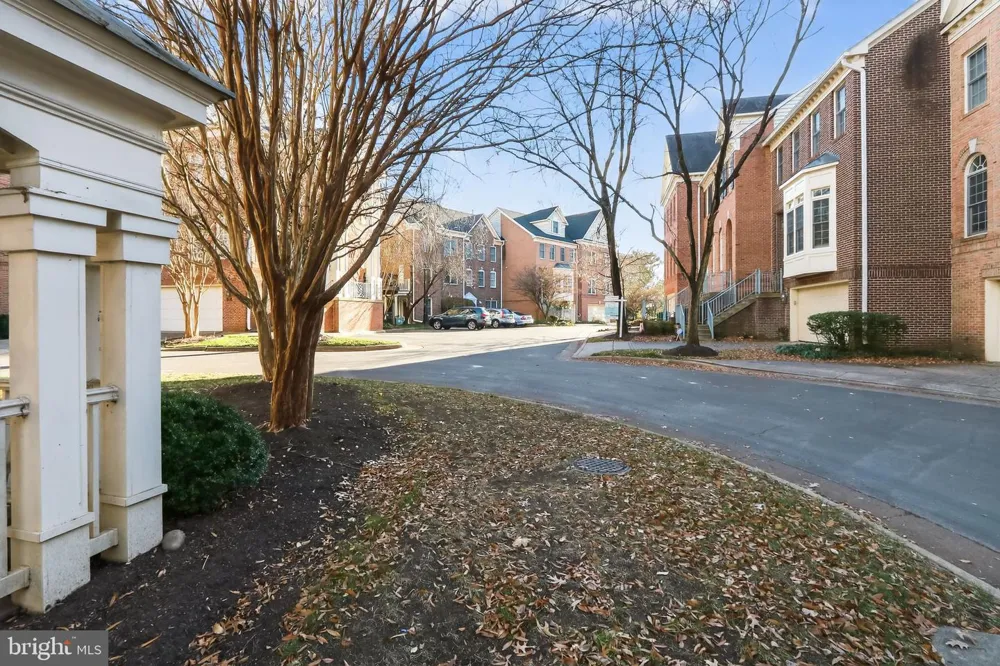 128 REES PLACE Falls Church, VA 22046