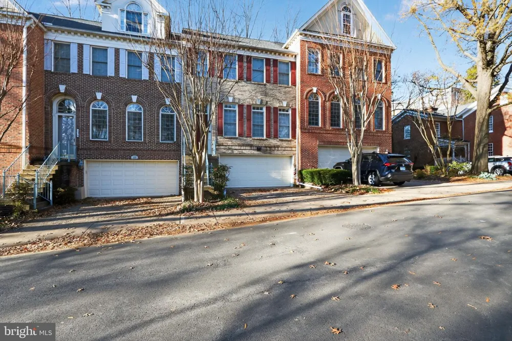 128 REES PLACE Falls Church, VA 22046