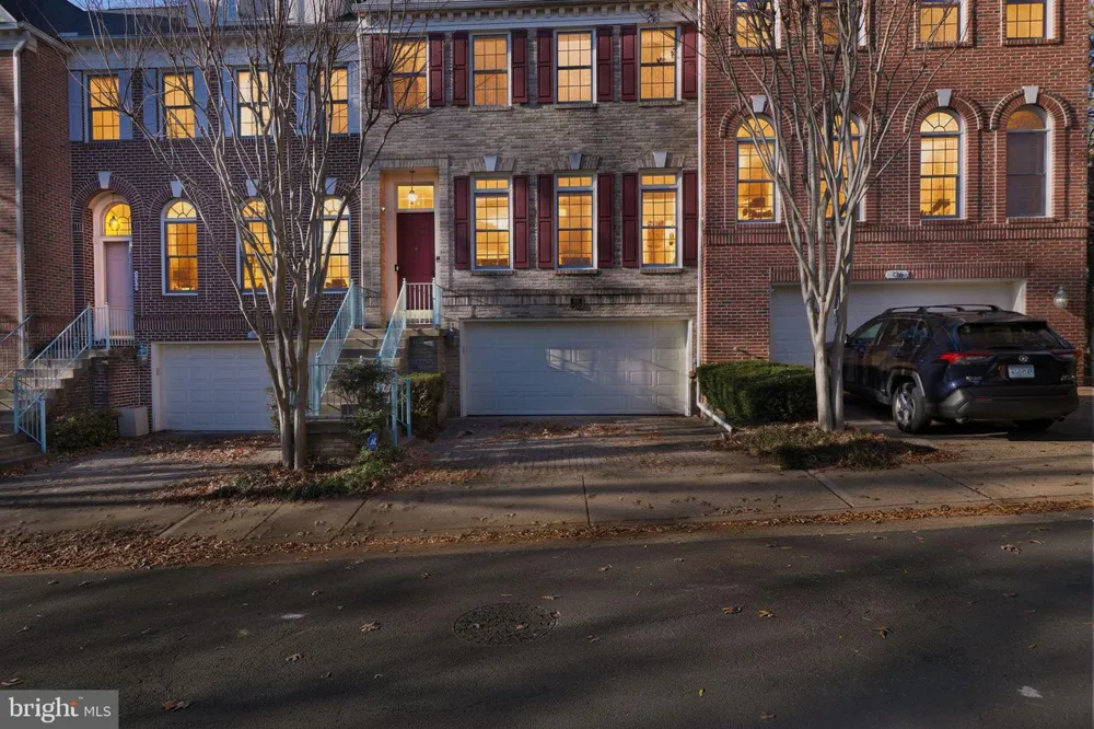 128 REES PLACE Falls Church, VA 22046