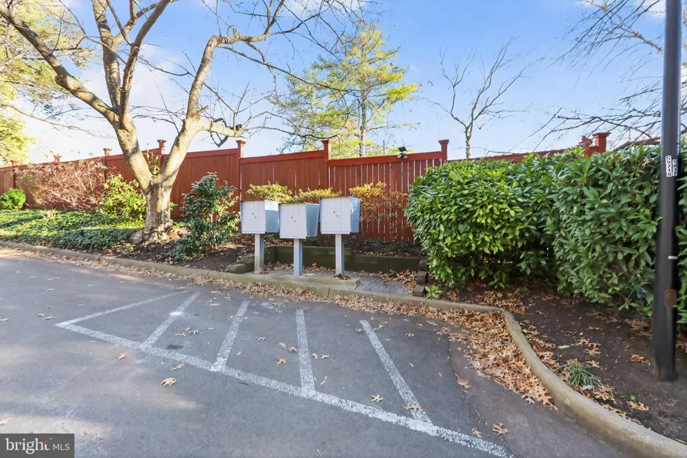 128 REES PLACE Falls Church, VA 22046