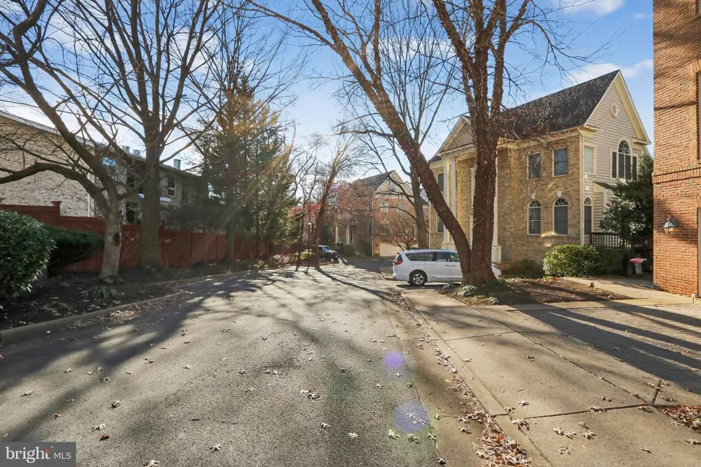 128 REES PLACE Falls Church, VA 22046