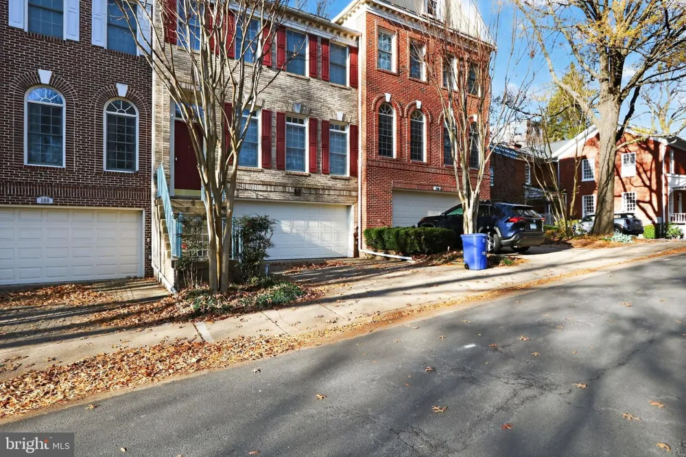 128 REES PLACE Falls Church, VA 22046
