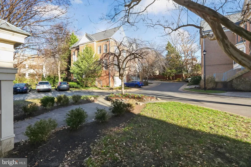 128 REES PLACE Falls Church, VA 22046