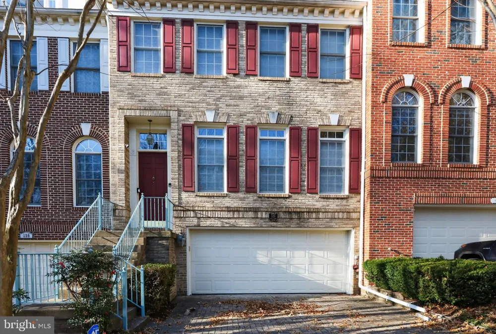 128 REES PLACE Falls Church, VA 22046