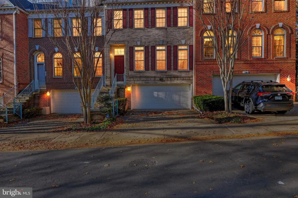 128 REES PLACE Falls Church, VA 22046