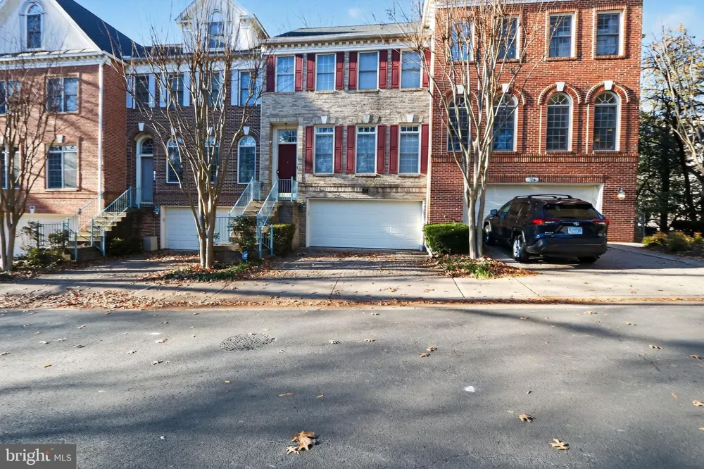 128 REES PLACE Falls Church, VA 22046