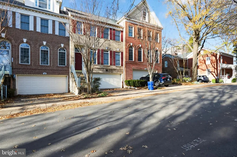 128 REES PLACE Falls Church, VA 22046