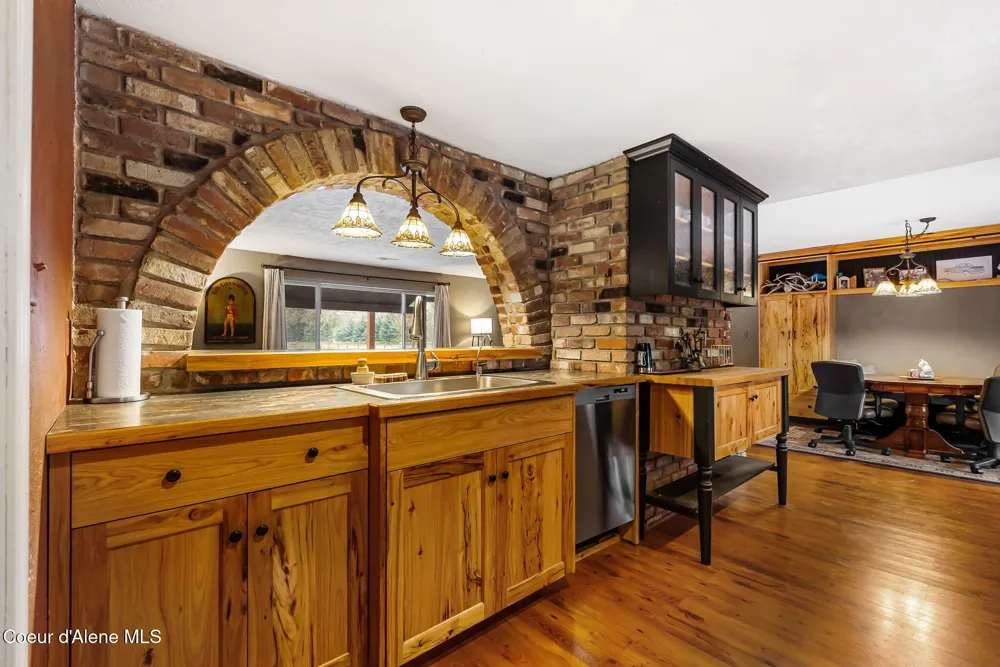 966 Kootenai Road Sandpoint, ID 83864