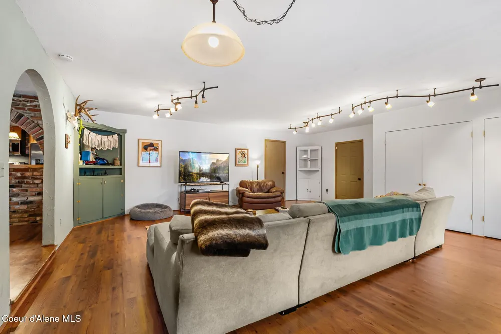 966 Kootenai Road Sandpoint, ID 83864