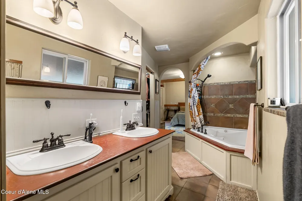 966 Kootenai Road Sandpoint, ID 83864