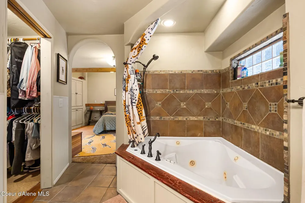 966 Kootenai Road Sandpoint, ID 83864