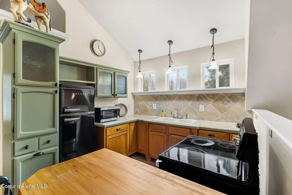 966 Kootenai Road Sandpoint, ID 83864