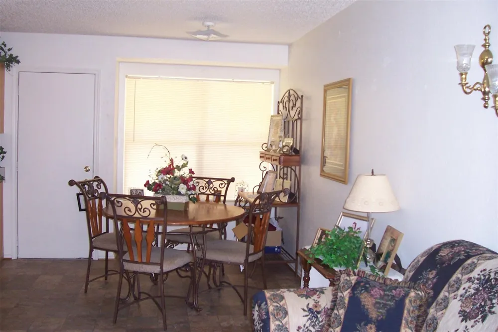 303 E AVENUE Hooks, TX 75561