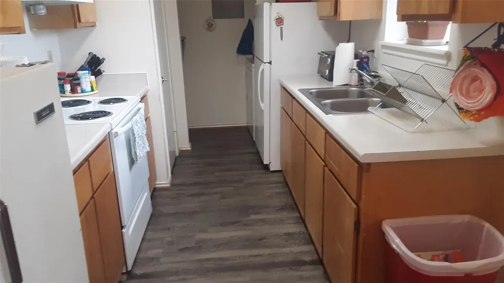 303 E AVENUE Hooks, TX 75561