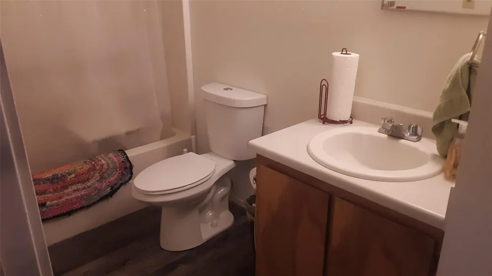 303 E AVENUE Hooks, TX 75561