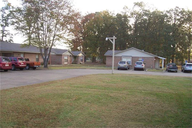 303 E AVENUE Hooks, TX 75561