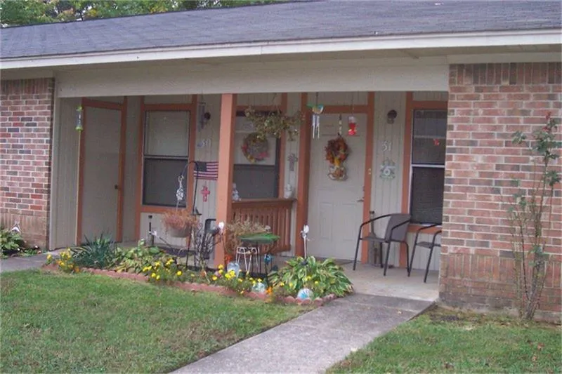 303 E AVENUE Hooks, TX 75561