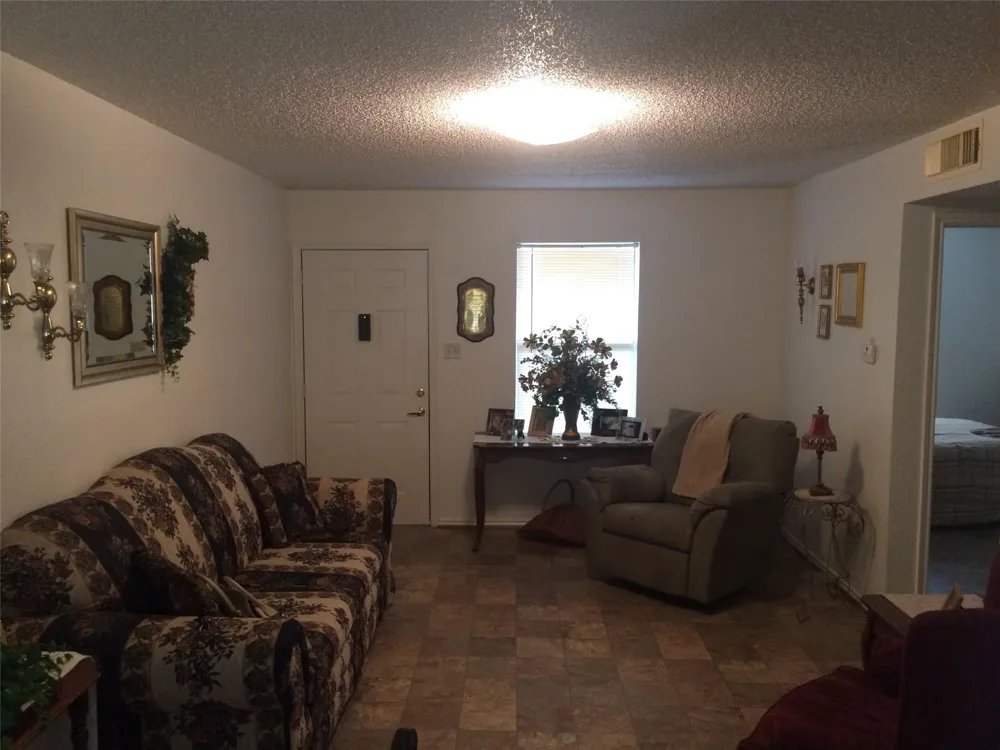 303 E AVENUE Hooks, TX 75561