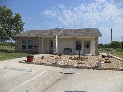 921 Tyrus Groesbeck, TX 76642