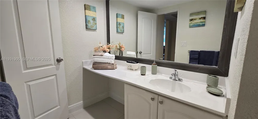 4001 S Ocean Dr #4J Hollywood, FL 33019