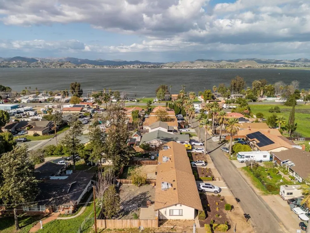 33115 Evergreen Sreet Lake Elsinore, CA 92530