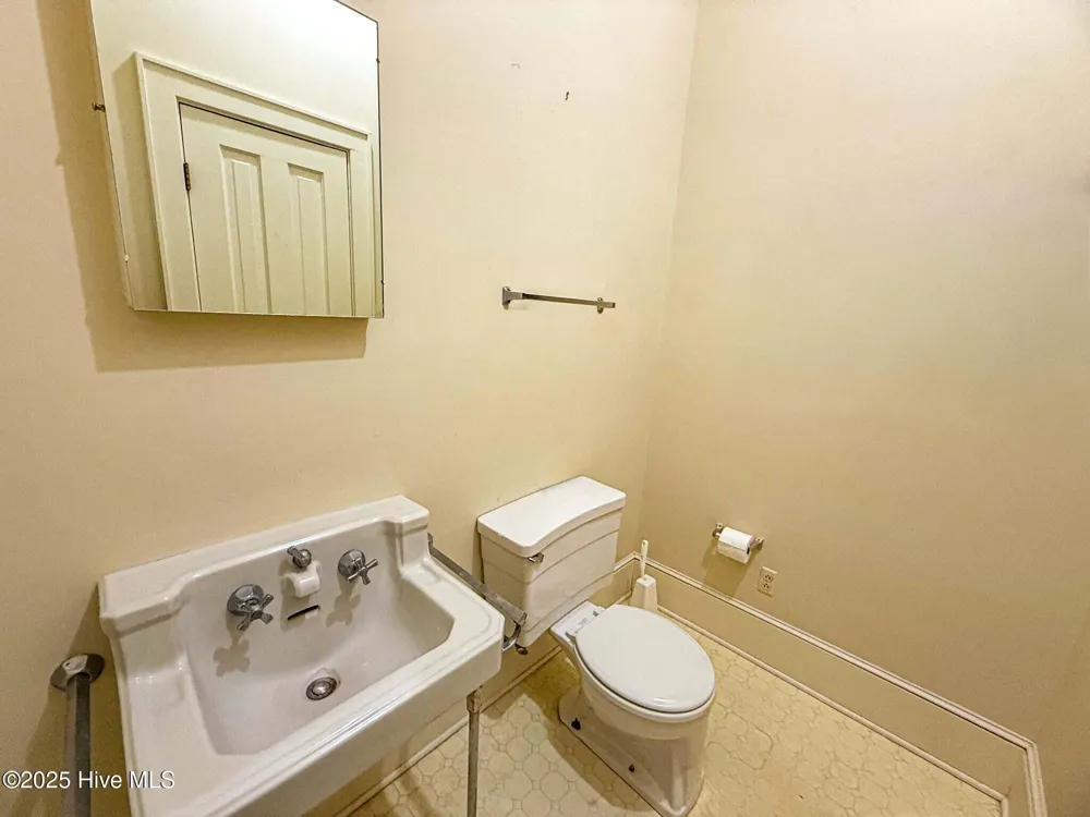 407 S King Street Windsor, NC 27983